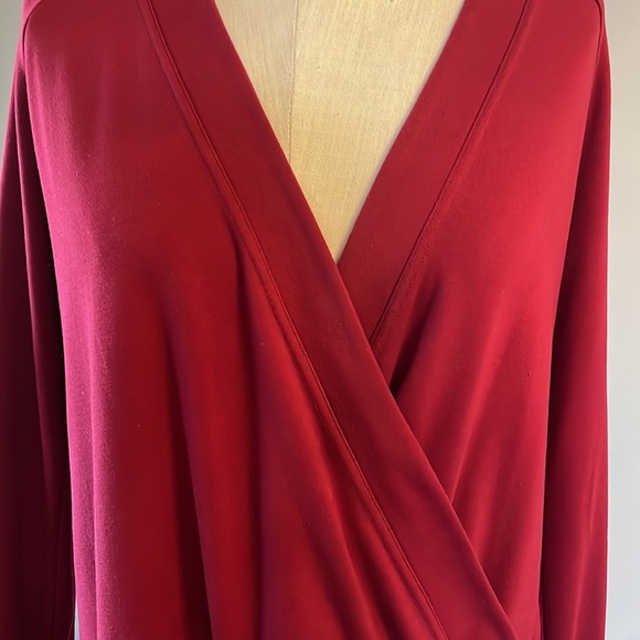 LOLE eco friendly woman’s deep V cross over front leisure top. Burgundy size Med - Picture 6 of 14